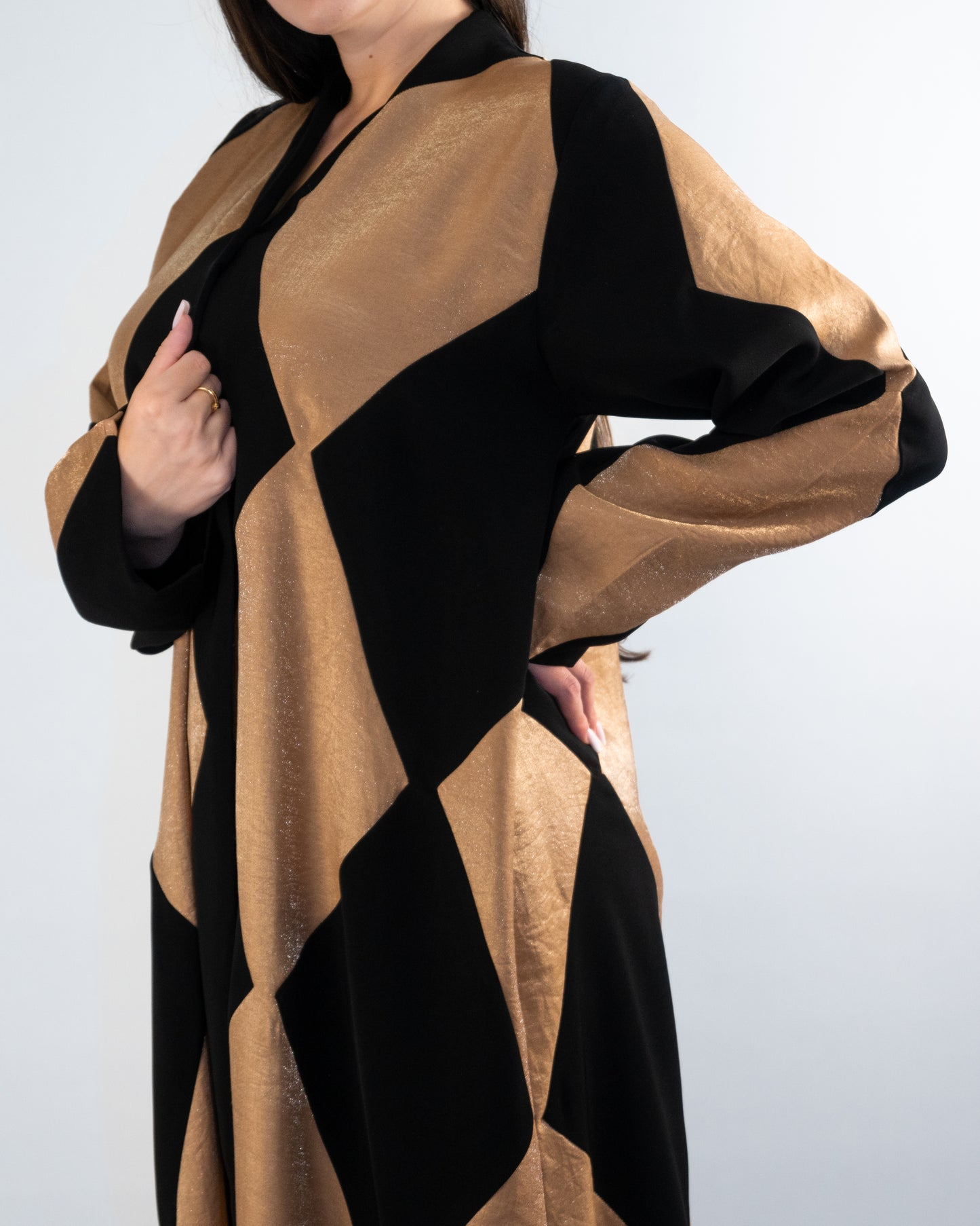 Geometric Elegance Abaya – Bold & Timeless