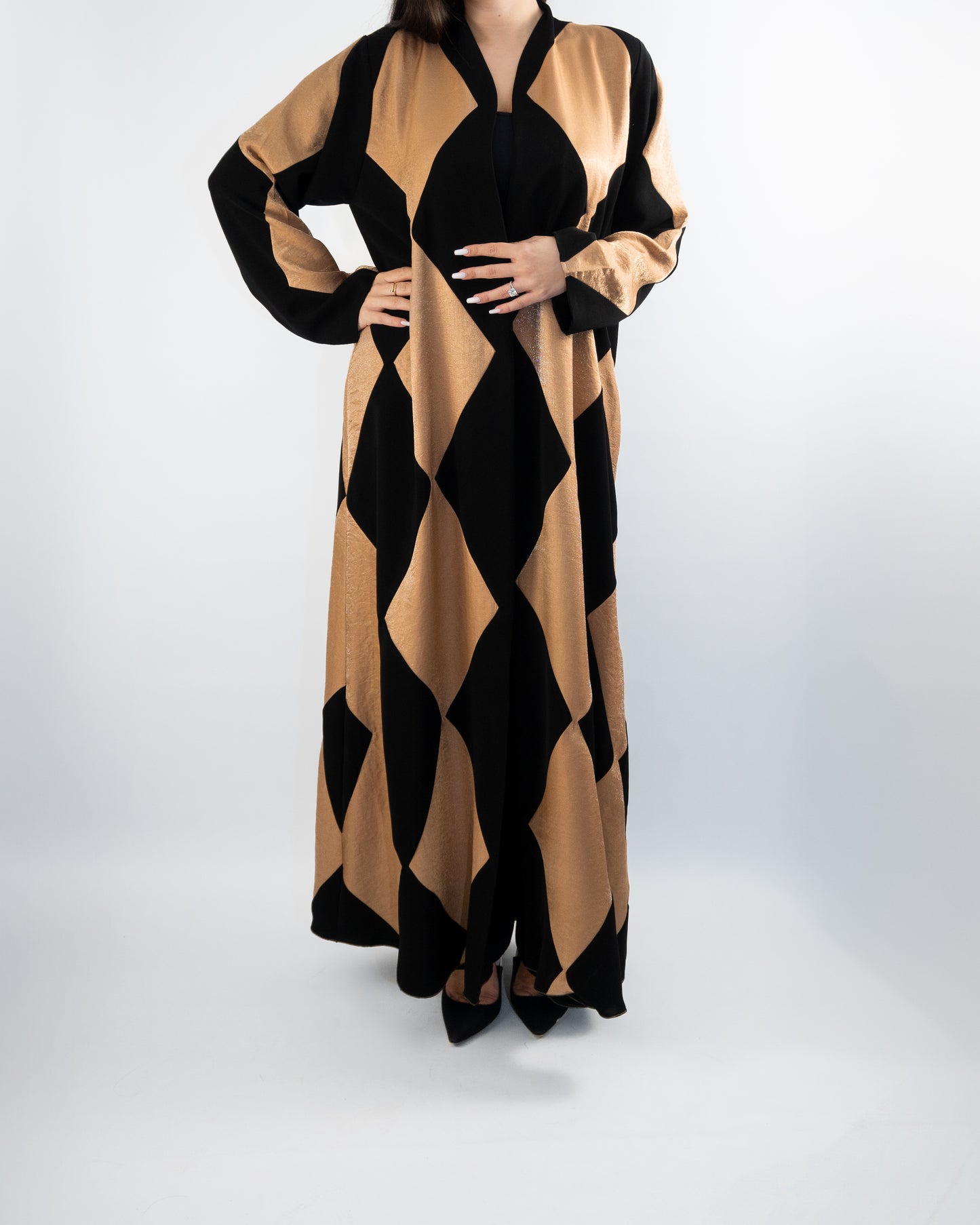 Geometric Elegance Abaya – Bold & Timeless